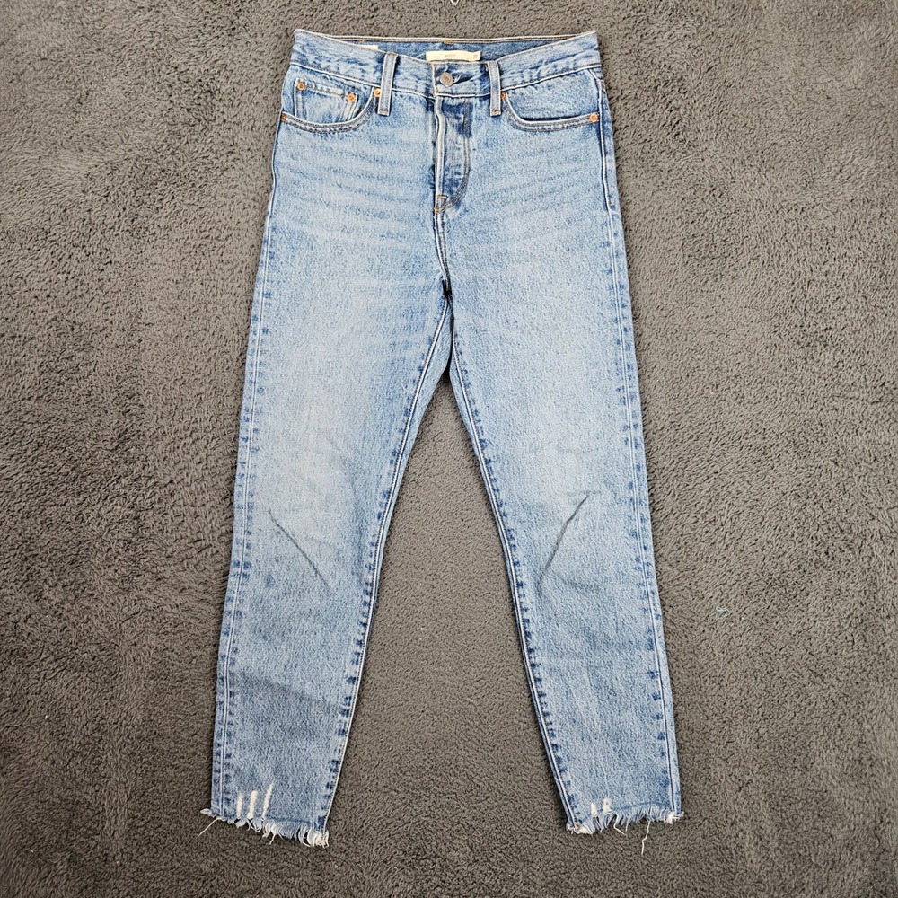 Levis Premium Wedgie Straight Jeans Womens 25 Light Wash Button Fly Raw Hem Dist